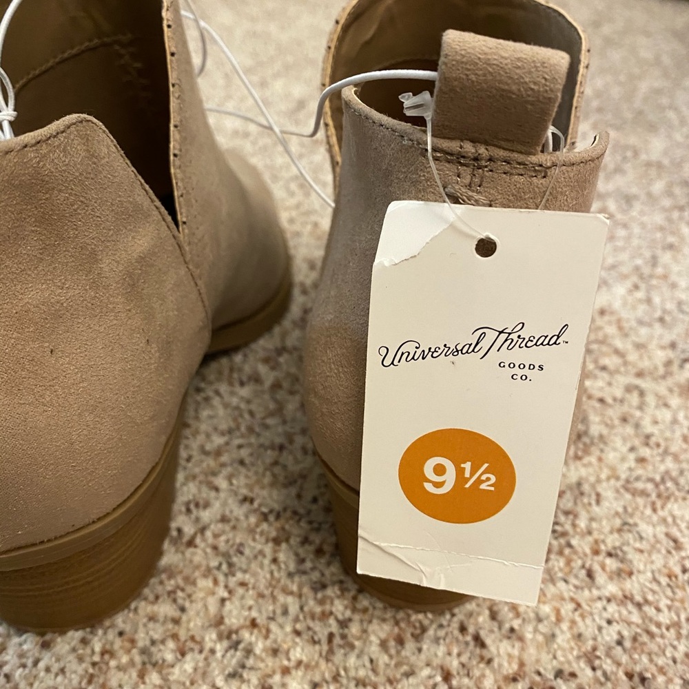 Universal Thread Taupe Ankle Bootie 9.5 - Picture 4 of 4